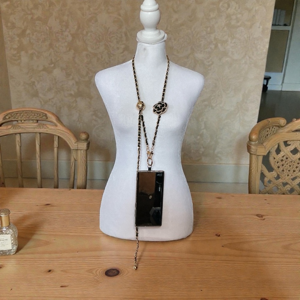 Black and Gold Camellia Flower Adjustable Chain Phone Holder Wallet Necklace CC